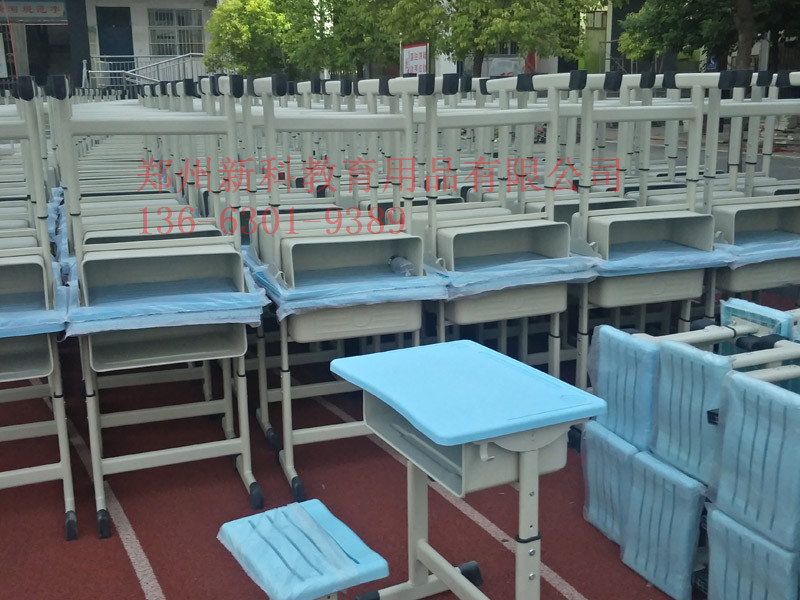 ABS桌面单人U8国际课桌椅
